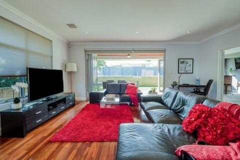 Rivervale Retreat - Spacious Family Living - VIC Tourism 1
