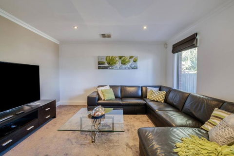 Rivervale Retreat - Spacious Family Living - VIC Tourism 3