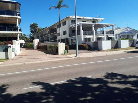 Residential Two-bedroom Unit On The Strand, Self-check In, Wi-fi - VIC Tourism 3