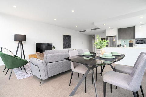 Roomy 2BR 2BA City-Centre Apt - VIC Tourism 1