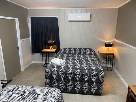 Rix Hotel Motel - VIC Tourism 1