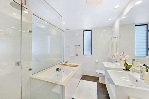 Rockpool No 4 Beachfront Unit - VIC Tourism 3