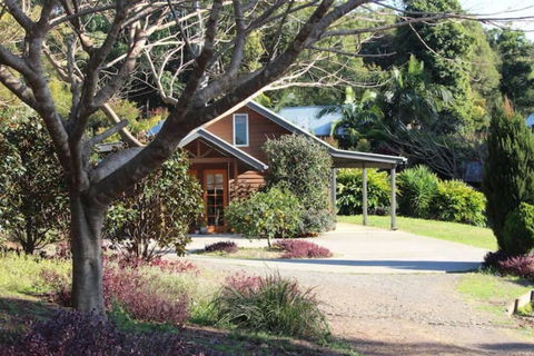 Romantic Lakeview Cottage - VIC Tourism 0