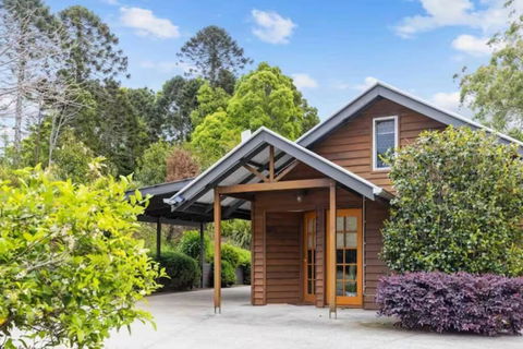 Romantic Lakeview Cottage - VIC Tourism 1