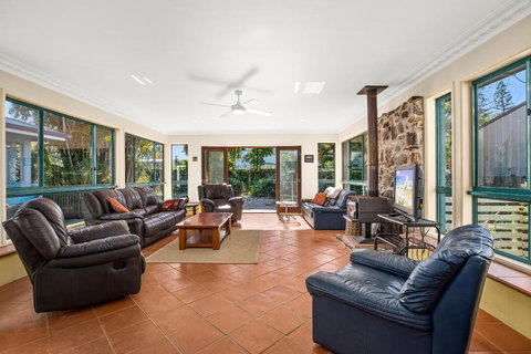 Ronnies Cottage - VIC Tourism 1