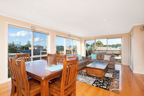 Rose - VIC Tourism 0