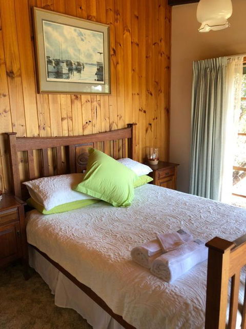 Rose Cottage - VIC Tourism 0
