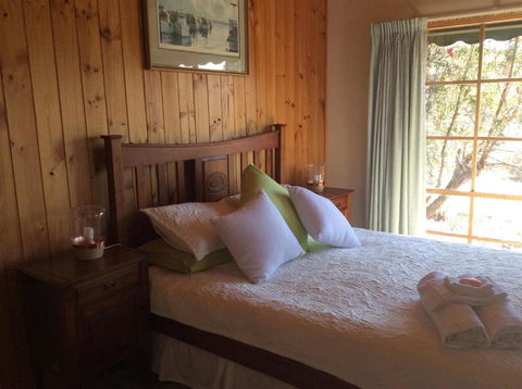 Rose Cottage - VIC Tourism 2