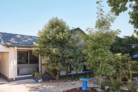 Rose Cottage - Right In Town - VIC Tourism 1