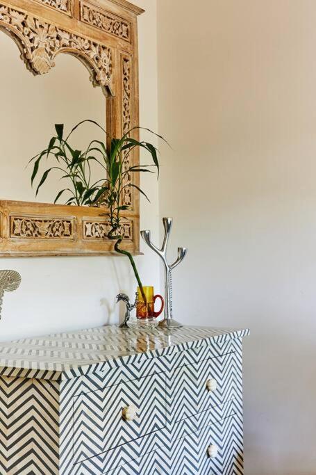 Rose Cottage - Right In Town - VIC Tourism 2