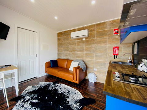 Rose Quartz - 1 Bed With Mountain Views - Kundalini Lodge - VIC Tourism 3