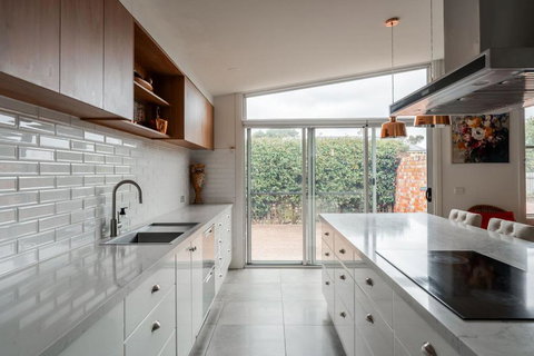 Rose Villa Heritage Home With Parking & WiFi - VIC Tourism 2