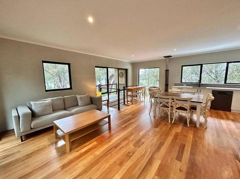 Rosella - Bushland Hideaway - VIC Tourism 1