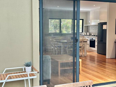 Rosella - Bushland Hideaway - VIC Tourism 3