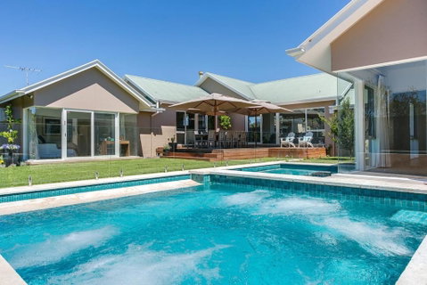 Royadie Resort - Pool Spa Tennis 500m To Beach - VIC Tourism 0