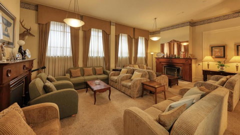 Royal Exchange Hotel - VIC Tourism 3