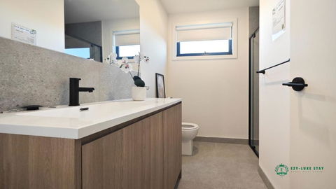 Royalty Living Unit 3 - VIC Tourism 3