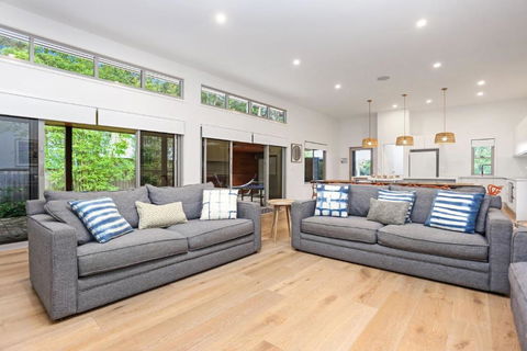 Russell Street Retreat - VIC Tourism 1