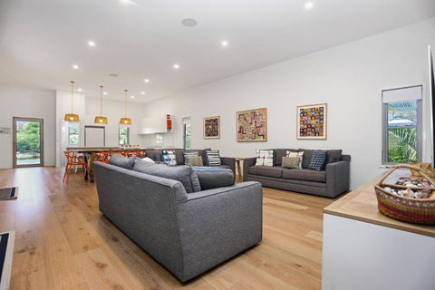 Russell Street Retreat - VIC Tourism 0