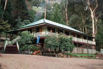 Rustic Refuge Guesthouse with VIC Tourism