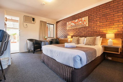 Ruthven Street Motor Inn - VIC Tourism 3