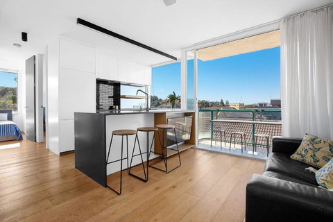 S16S - Bondi Vistas - VIC Tourism 1