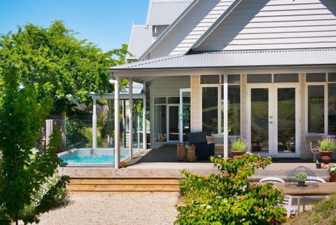 Sades - VIC Tourism 0
