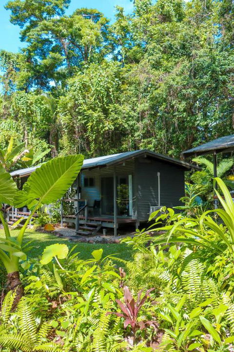Safari Lodge - VIC Tourism 0