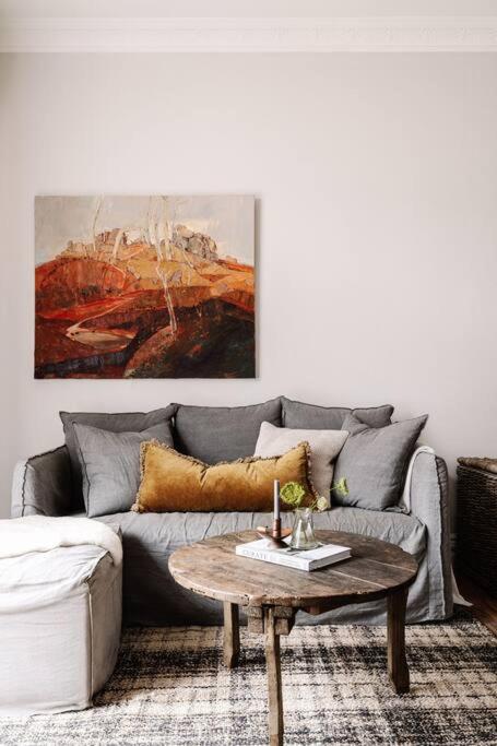 Sailors Whisk, Luxurious Restored Antique Cottage - VIC Tourism 3
