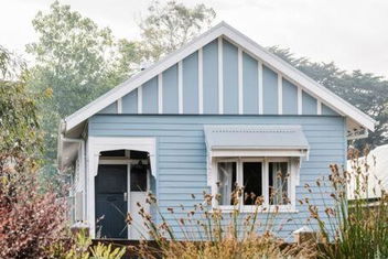 Sailors Whisk, Luxurious Restored Antique Cottage with VIC Tourism