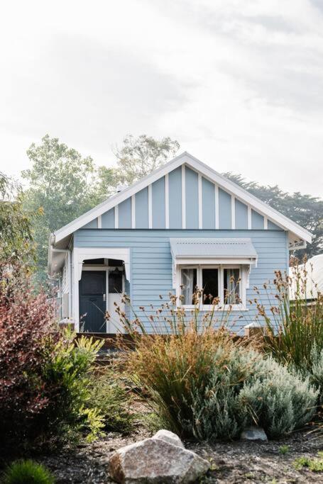 Sailors Whisk, Luxurious Restored Antique Cottage - VIC Tourism 0