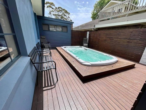 Sails To Sea - 4 Bedroom Pet Friendly Private Pool - VIC Tourism 0