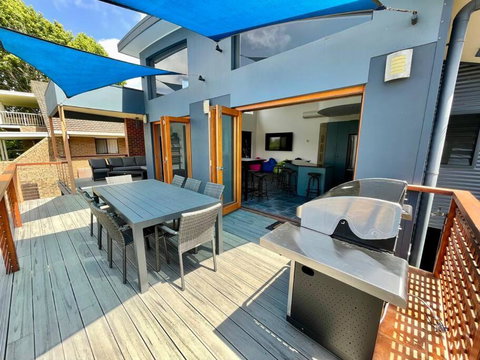 Sails To Sea - 4 Bedroom Pet Friendly Private Pool - VIC Tourism 1