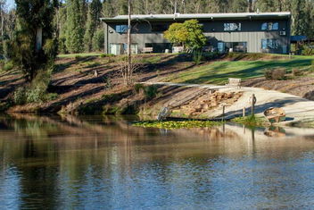 Saladin Lodge with VIC Tourism