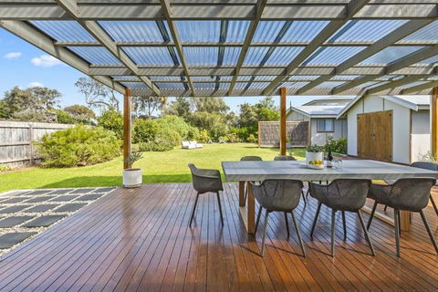 Salt Air Beach Retreat - 280m Walk To Foreshore, Check Out 5pm Sunday! - VIC Tourism 2