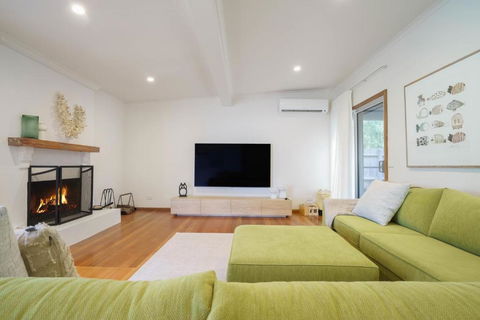Salt Air Beach Retreat - 280m Walk To Foreshore, Check Out 5pm Sunday! - VIC Tourism 3