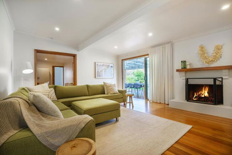 Salt Air Beach Retreat - 280m Walk To Foreshore, Check Out 5pm Sunday! - VIC Tourism 0