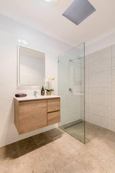 Salt & Pepper; Beautiful Town House In Margs! - VIC Tourism 2