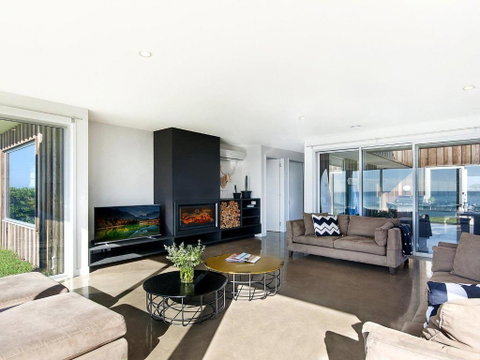 Saltwater Lodge - VIC Tourism 1