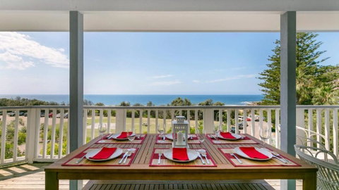 Salty Air Beachside Cottage At Killcare - VIC Tourism 1