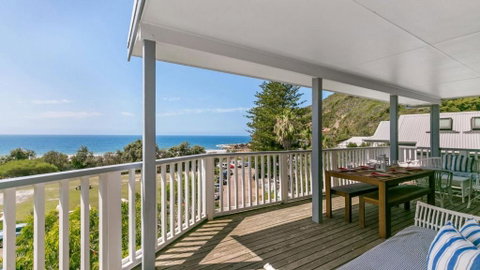 Salty Air Beachside Cottage At Killcare - VIC Tourism 2