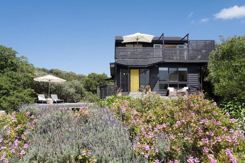 Salty Breeze - VIC Tourism 0