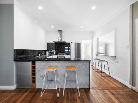 Salty Sea Cottage - VIC Tourism 0