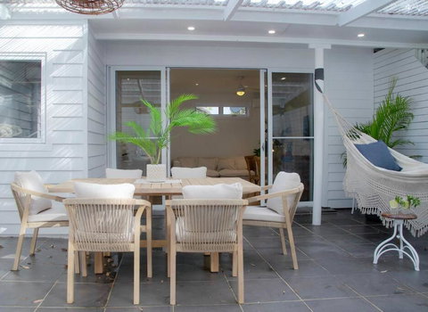 SALTY SNOOZE - Your Coastal Holiday House - VIC Tourism 1