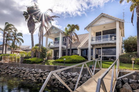 Salty Views - VIC Tourism 0