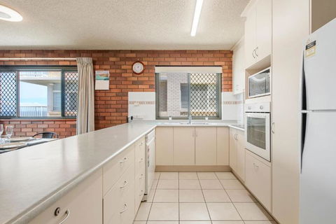 San Clemente Unit 4 24 Orvieto Terrace - VIC Tourism 2