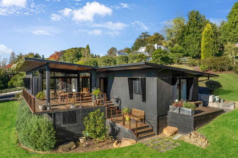 Sanctuaire, Southern Highlands - VIC Tourism 0