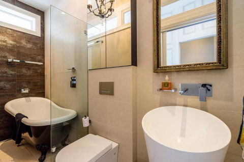 Sanctuary At The Rocks - VIC Tourism 3