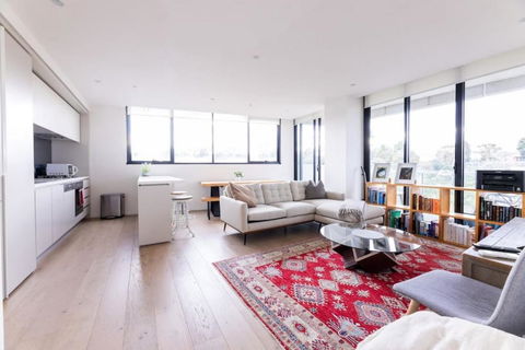 Sanctuary-Effortless City Escape - VIC Tourism 2