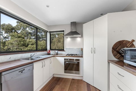 Sanctuary House - VIC Tourism 3